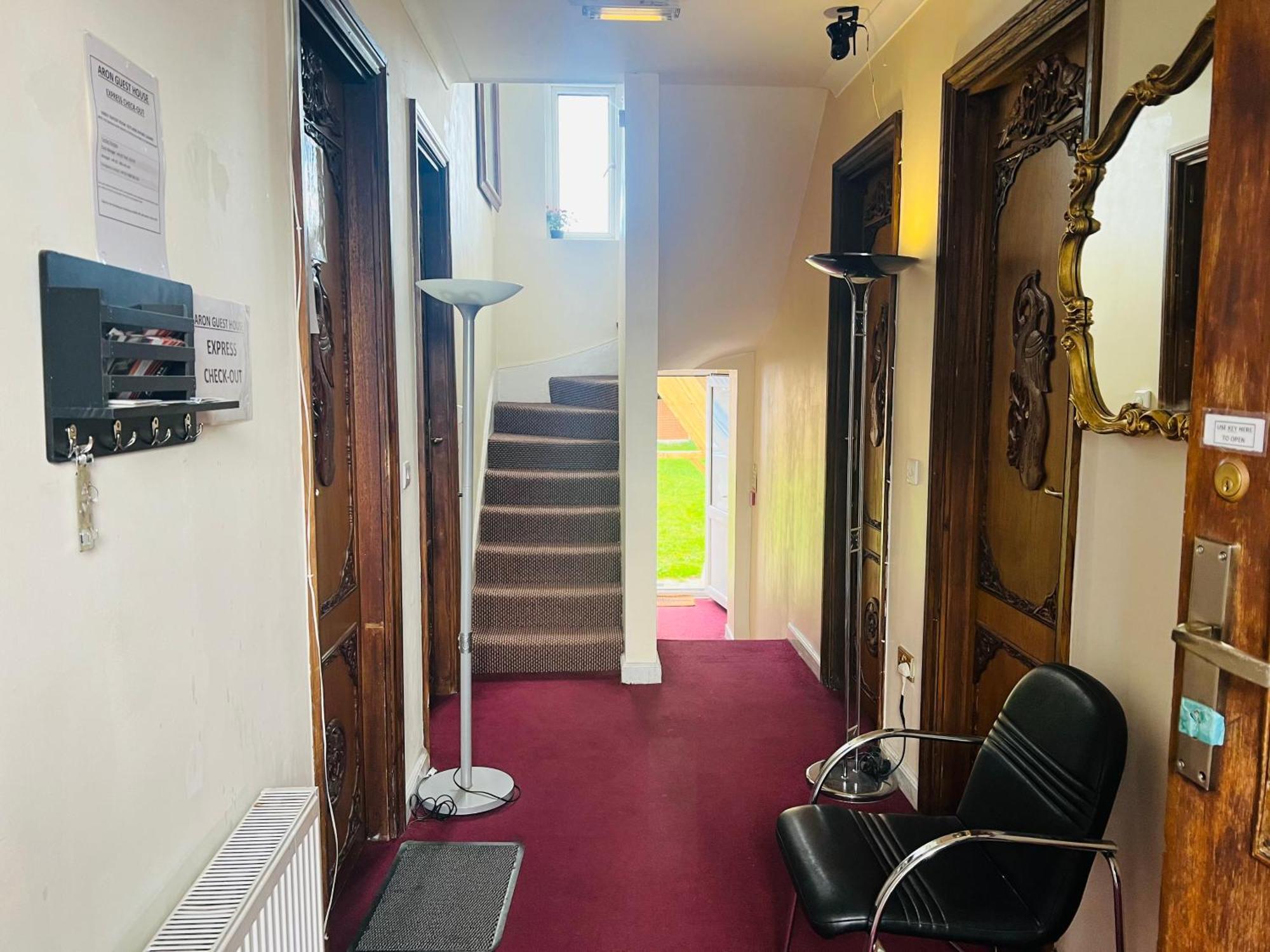 Aron Guest House Ealing Εξωτερικό φωτογραφία