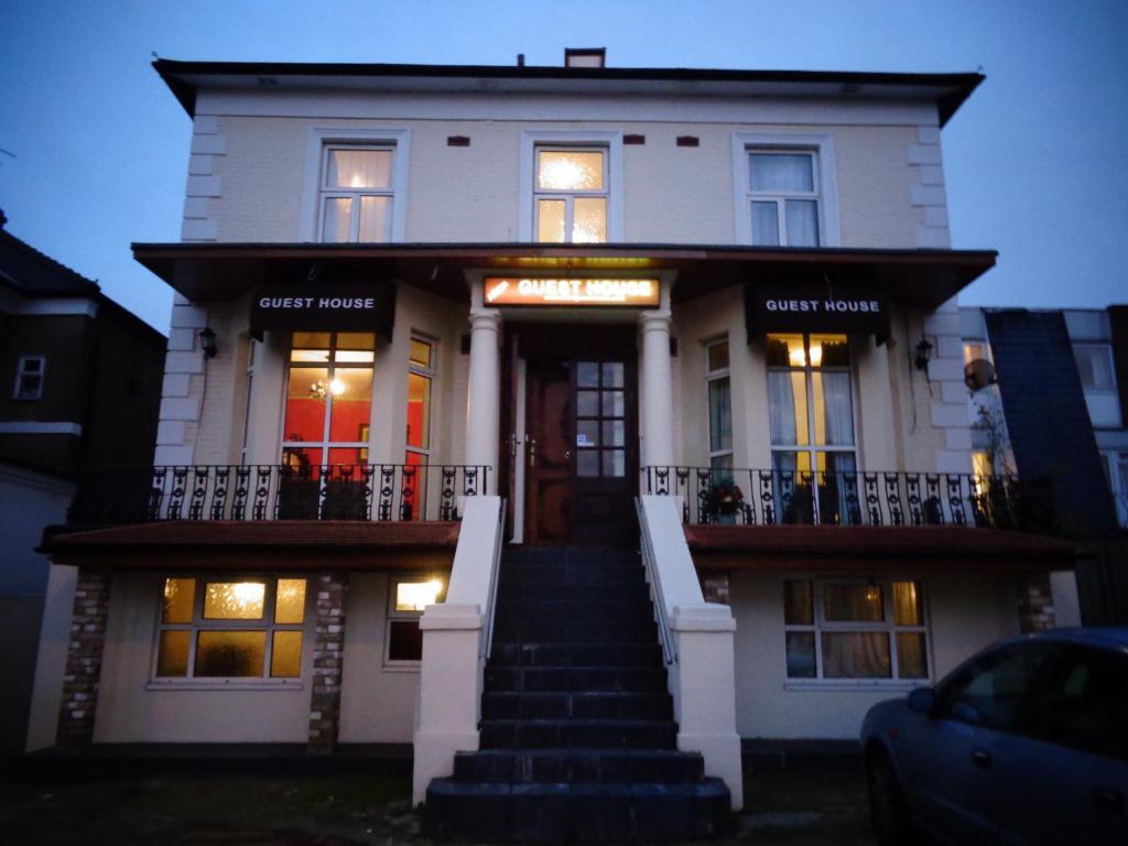 Aron Guest House Ealing Εξωτερικό φωτογραφία